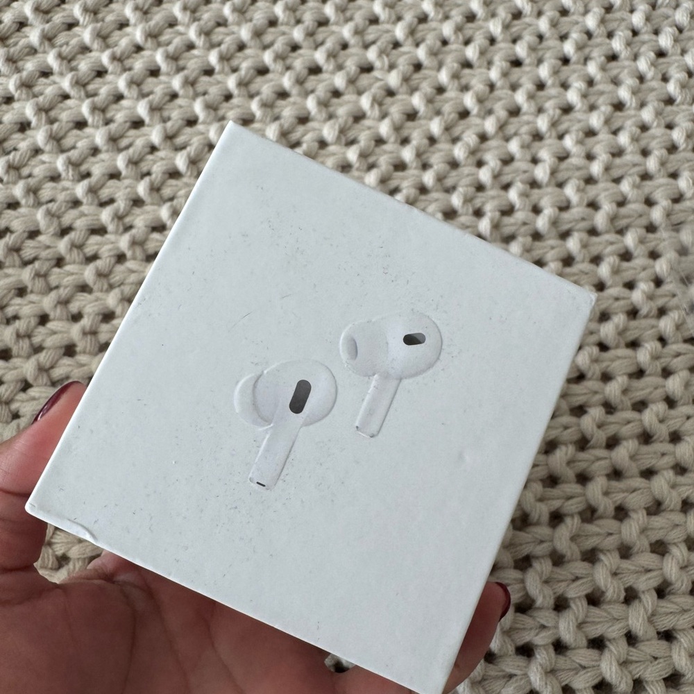 Wireless White Earbuds (not original)